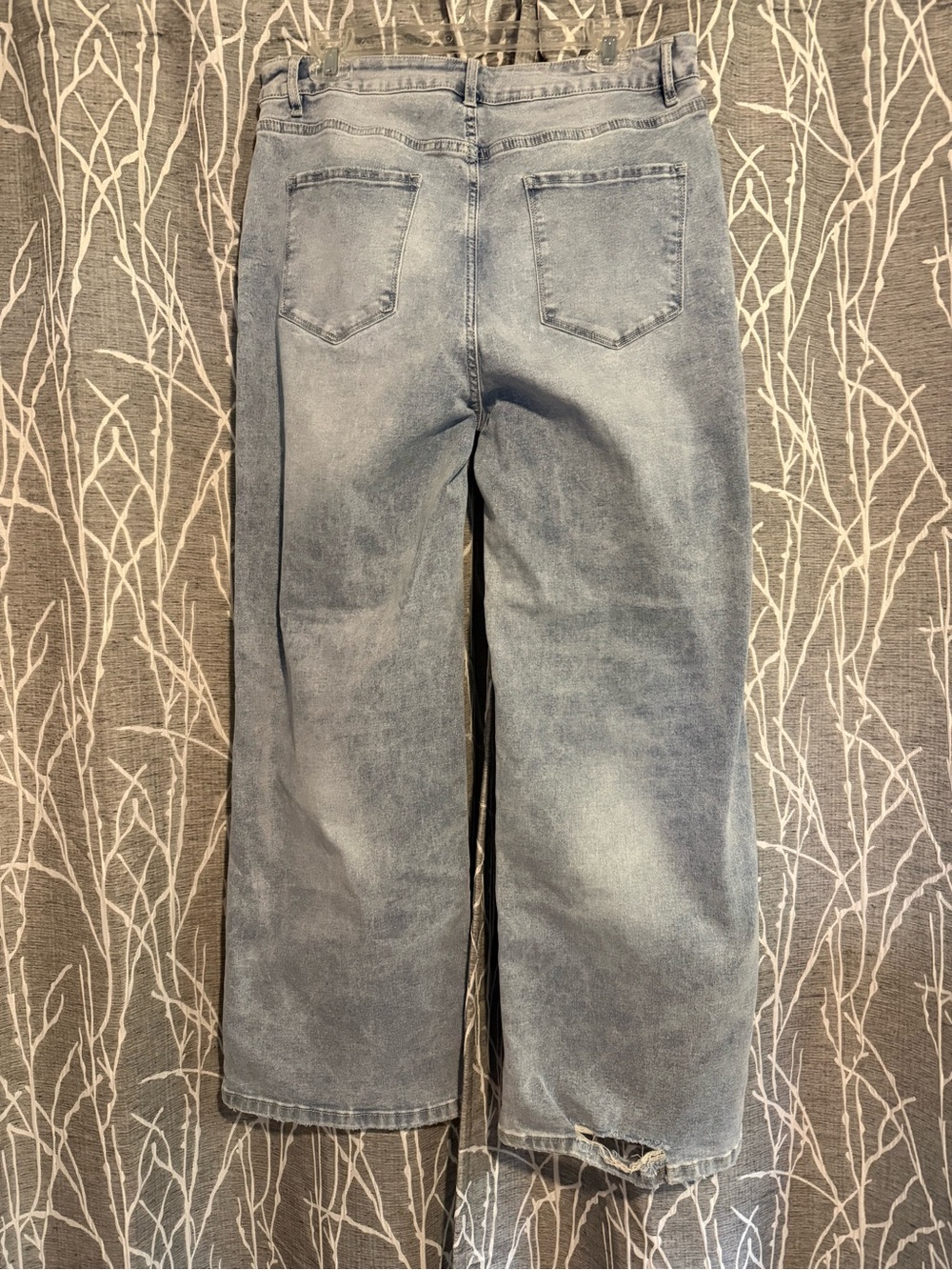 NWOT Light Wash Distressed Women’s Jeans size 14 - Picture 3 of 5